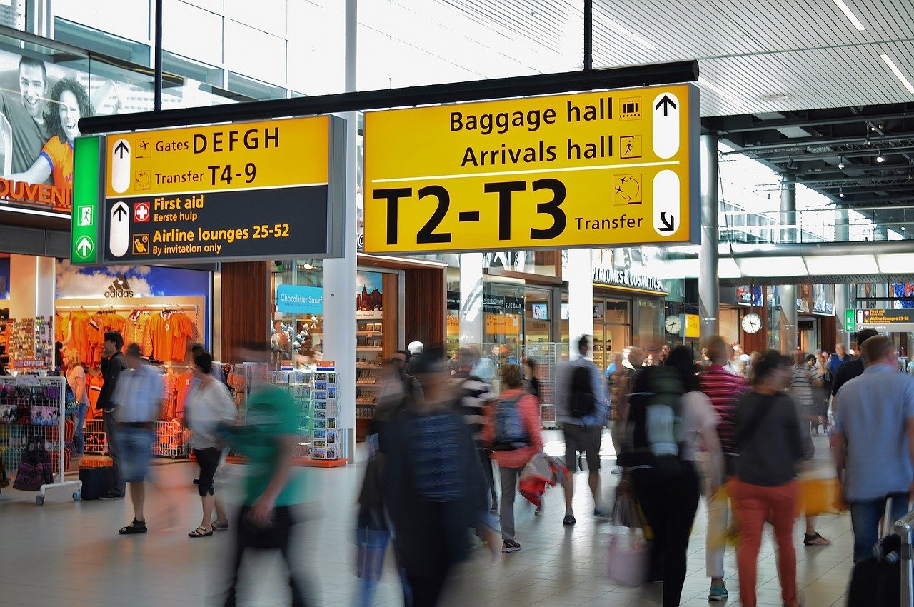 airport-gdec3d07b2_1280